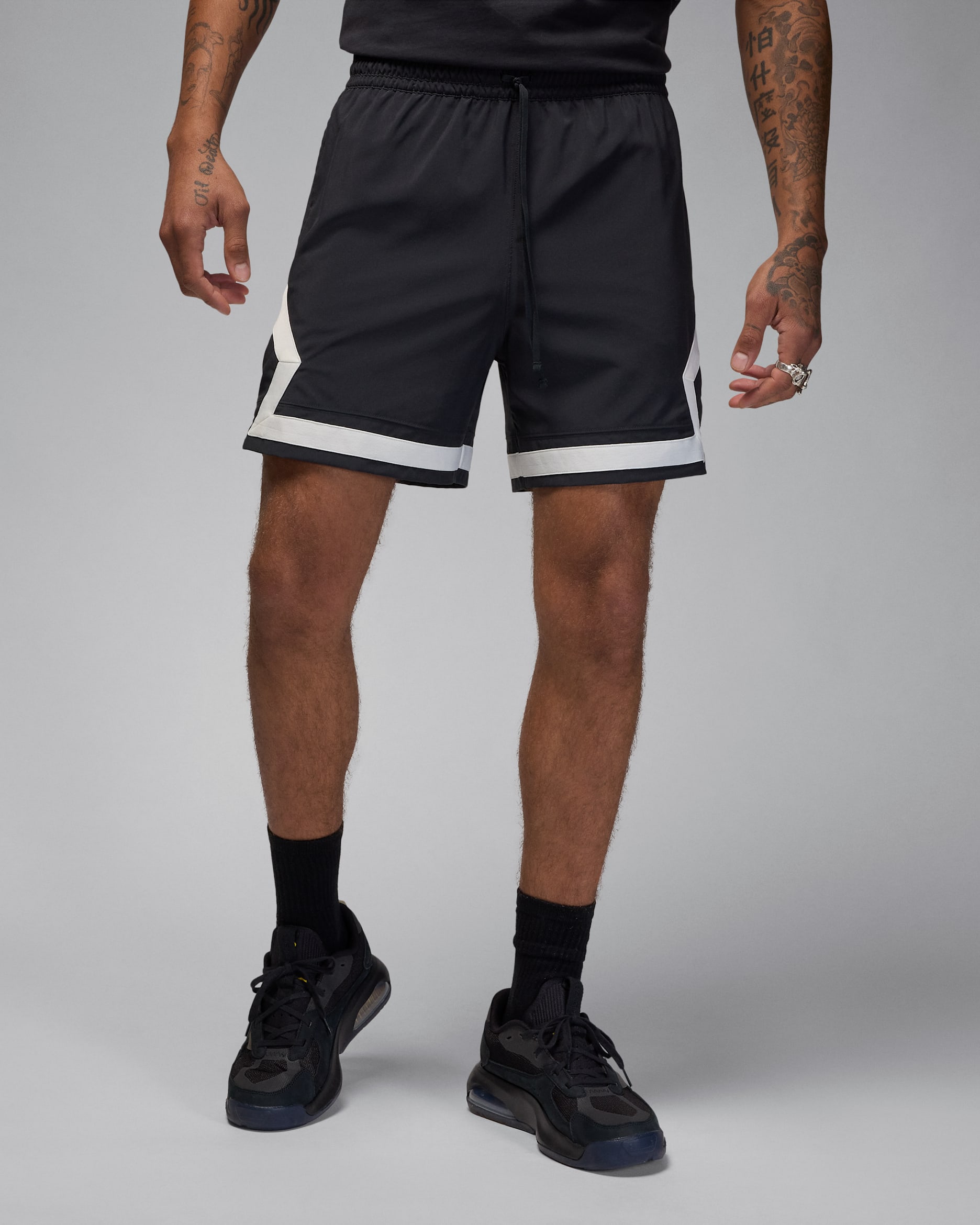 Paris Saint-Germain Men's Dri-FIT Diamond Shorts. Nike ID